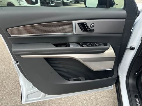 New 2026 Cadillac Vistiq Premium Luxury AWD/4WD image 15