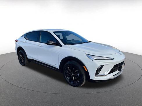 Used 2025 Buick Envista Sport Touring image 1