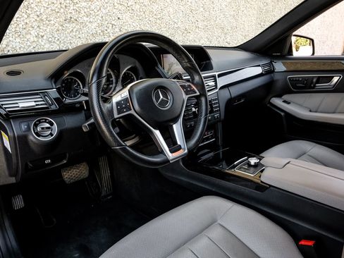 Used 2013 Mercedes-Benz E 550 4MATIC Sedan image 3