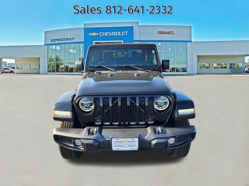 Used 2022 Jeep Gladiator Sport AWD/4WD image 2