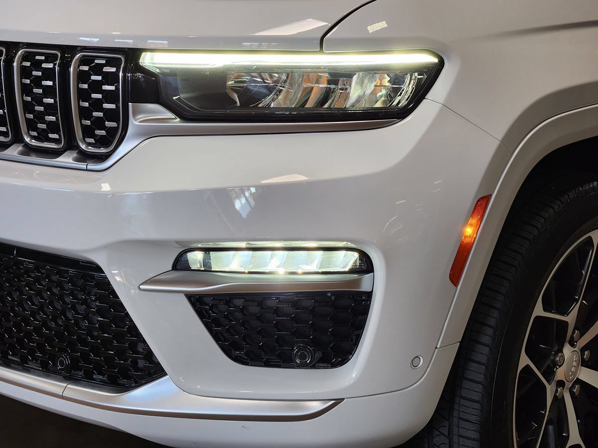 Used 2024 Jeep Grand Cherokee Summit AWD/4WD image 14