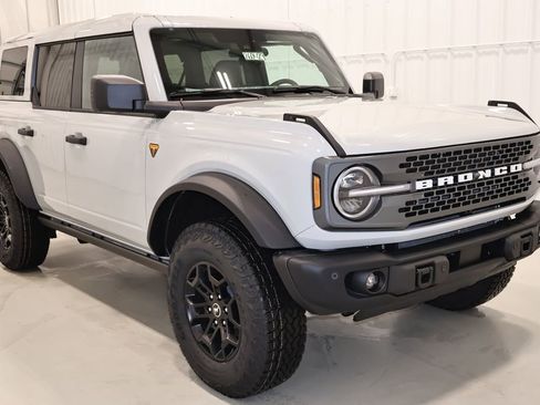 New 2026 Ford Bronco Badlands image 3