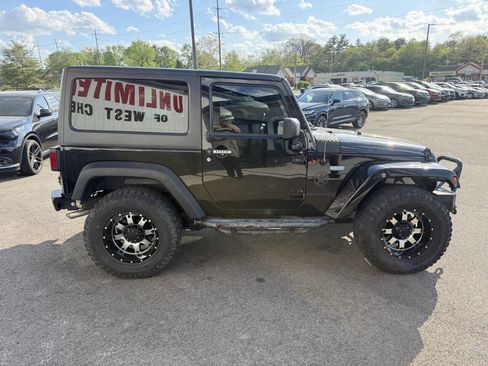 Used 2017 Jeep Wrangler Sport image 6