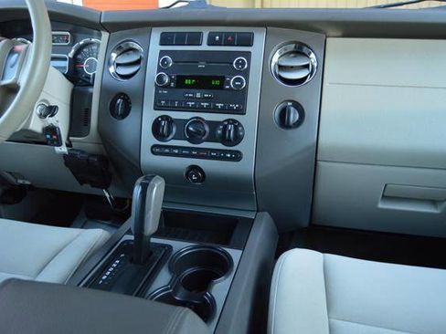 Used 2010 Ford Expedition XLT AWD/4WD image 19