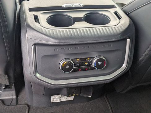 Used 2025 Ford Expedition Platinum AWD/4WD image 32