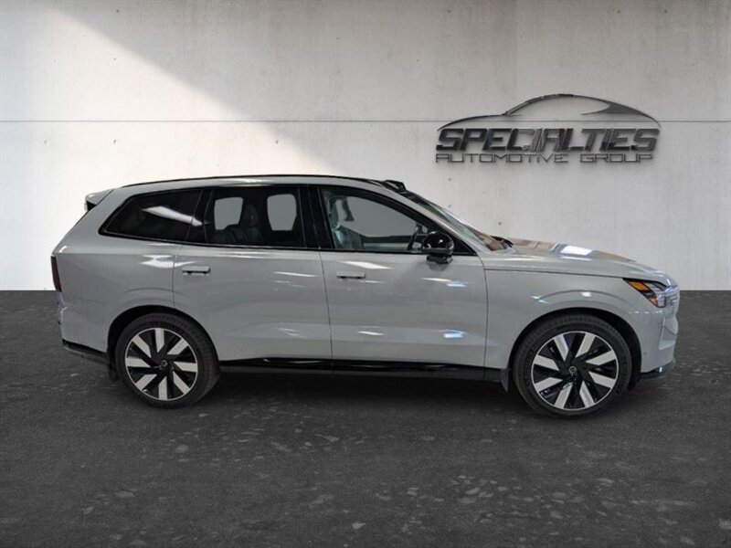 Used 2025 Volvo EX90 Ultra AWD/4WD image 11