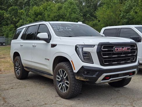 Used 2025 GMC Yukon AT4 Ultimate w/ LPO, AT4 Appearance Package AWD/4WD image 3