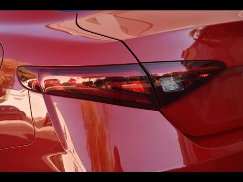 Used 2018 Alfa Romeo Giulia image 49