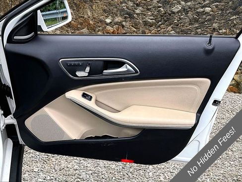 Used 2019 Mercedes-Benz GLA 250 4MATIC w/ Premium Package image 21
