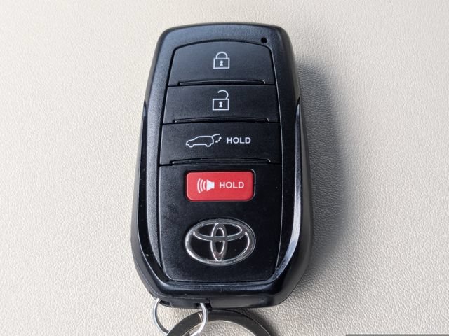Used 2024 Toyota Highlander XLE FWD image 39