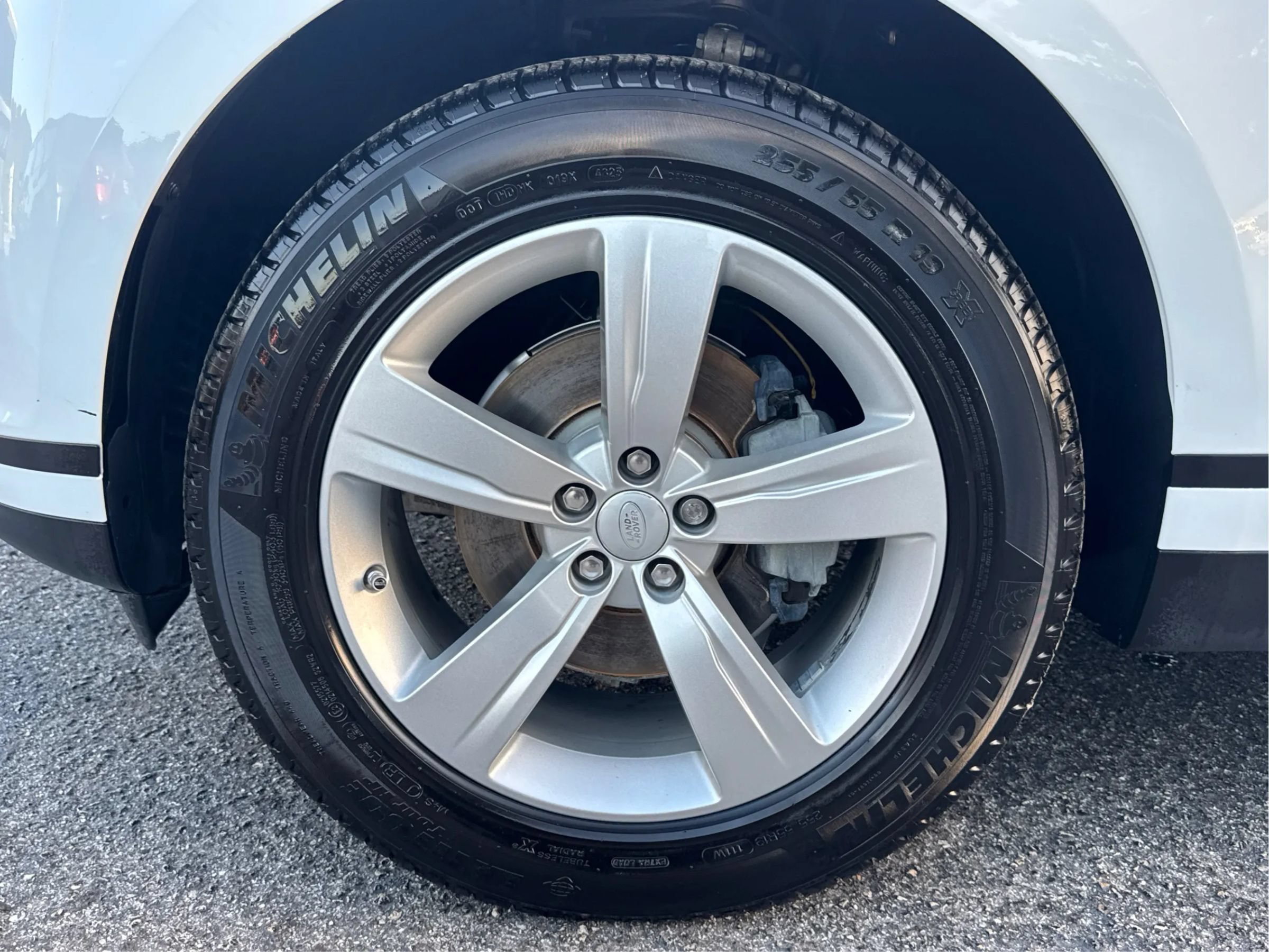 Used 2018 Land Rover Range Rover Velar S AWD/4WD image 10