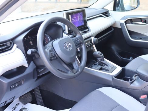 Used 2025 Toyota RAV4 XLE FWD image 25