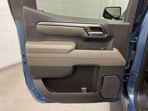 Used 2024 Chevrolet Silverado 1500 ZR2 w/ Technology Package image 24