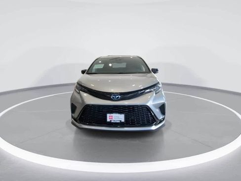 Used 2025 Toyota Sienna XSE w/ XSE Premium Package AWD/4WD image 3
