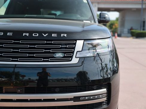 Used 2025 Land Rover Range Rover Long Wheelbase SE AWD/4WD image 5