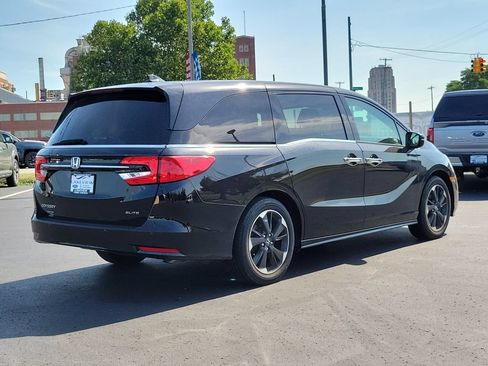 Used 2023 Honda Odyssey Elite image 3