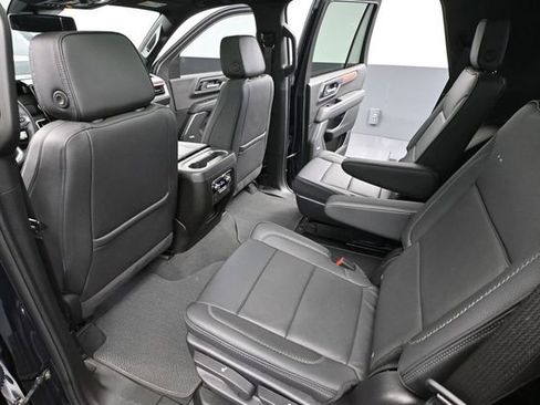 Used 2025 GMC Yukon Denali w/ Sun & Power Step Package AWD/4WD image 40