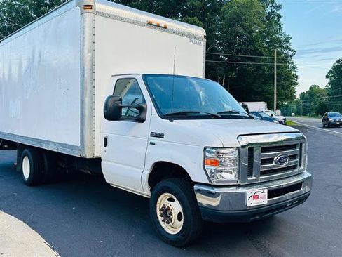 Used 2018 Ford E-350 and Econoline 350 Super Duty w/ Power Windows & Locks Group image 3