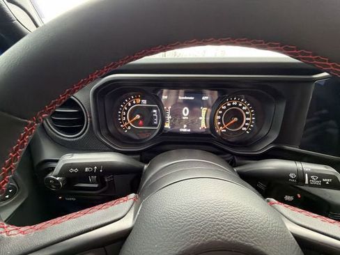 Used 2024 Jeep Gladiator Rubicon w/ Technology Group image 11