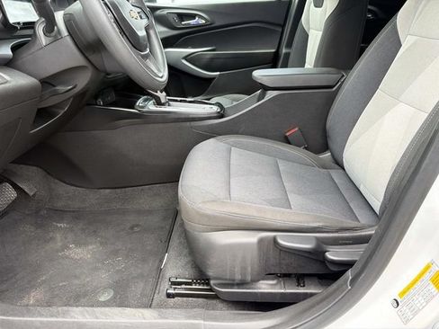 Used 2025 Chevrolet Trax LS FWD image 17