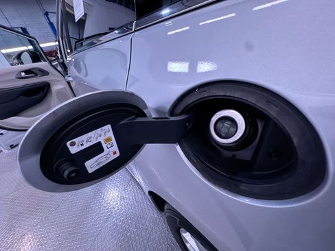 Used 2024 Chrysler Pacifica Touring-L image 40