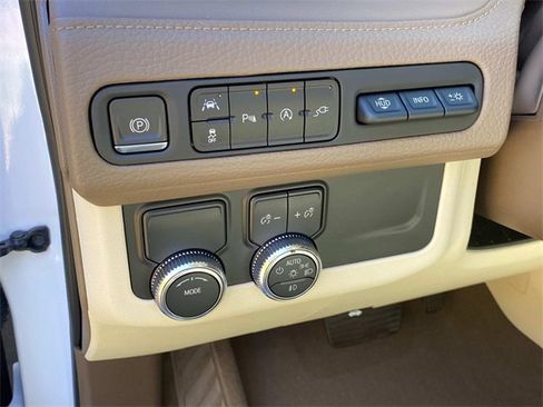 Used 2021 GMC Yukon Denali image 16