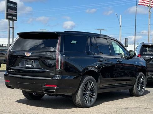 Used 2026 Cadillac Escalade Platinum Sport w/ LPO, Floor Liner Package AWD/4WD image 50