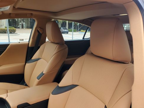 Used 2024 Lexus ES 350 w/ Premium Package image 19