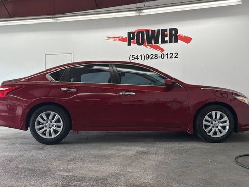 Used 2017 Nissan Altima 2.5 S w/ Power Driver Seat Package FWD image 2