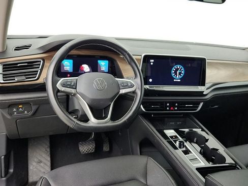 Used 2025 Volkswagen Atlas SE AWD/4WD image 11