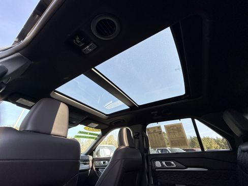 Used 2025 Ford Explorer Platinum w/ Ultimate Package image 26