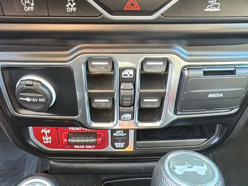 Used 2023 Jeep Wrangler Rubicon image 20