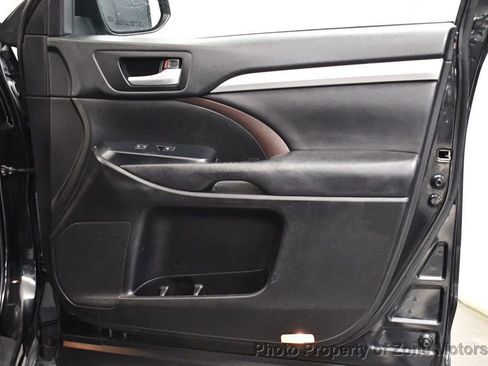 Used 2017 Toyota Highlander XLE AWD/4WD image 12