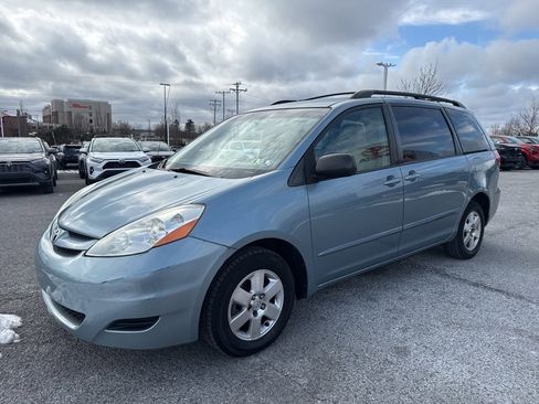 Used 2009 Toyota Sienna LE image 2