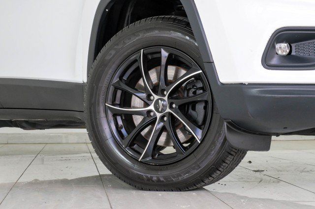 Used 2021 Jeep Cherokee Latitude Plus AWD/4WD image 65