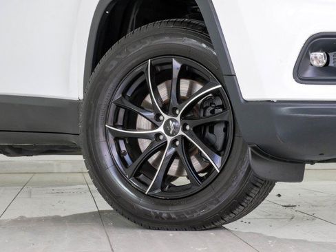 Used 2021 Jeep Cherokee Latitude Plus AWD/4WD image 65