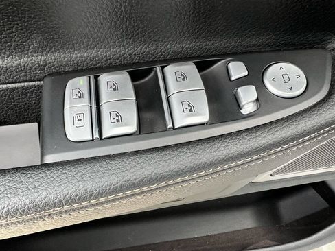 Used 2019 BMW 740e xDrive 740e xDrive iPerformance AWD 4 w/ Executive Package image 31