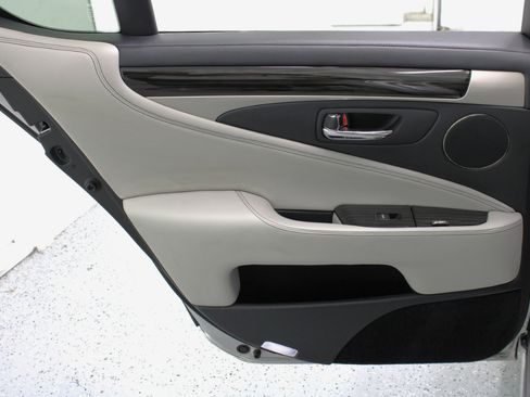 Used 2016 Lexus LS 460 image 42