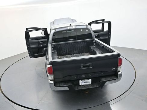 Used 2022 Toyota Tacoma TRD Off-Road AWD/4WD image 39