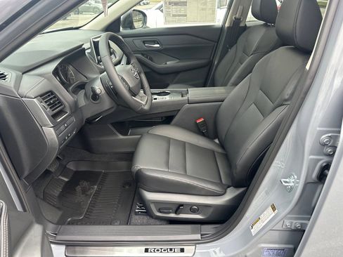 New 2026 Nissan Rogue SV FWD image 9