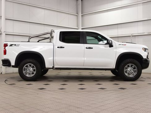 Used 2023 Chevrolet Silverado 1500 ZR2 w/ Technology Package AWD/4WD image 9