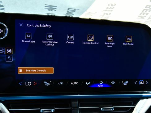 Used 2025 Chevrolet Equinox EV LT FWD image 29