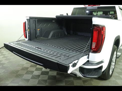 Used 2024 GMC Sierra 1500 Denali w/ Technology Package AWD/4WD image 19