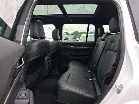 New 2026 Jeep Grand Cherokee Limited w/ Limited Altitude Package AWD/4WD image 6