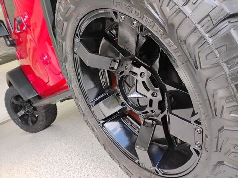 Used 2015 Jeep Wrangler Unlimited Sport w/ Connectivity Group AWD/4WD image 11