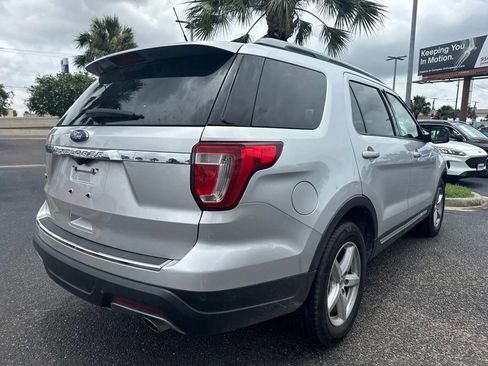 Used 2018 Ford Explorer XLT w/ Equipment Group 201A FWD image 5