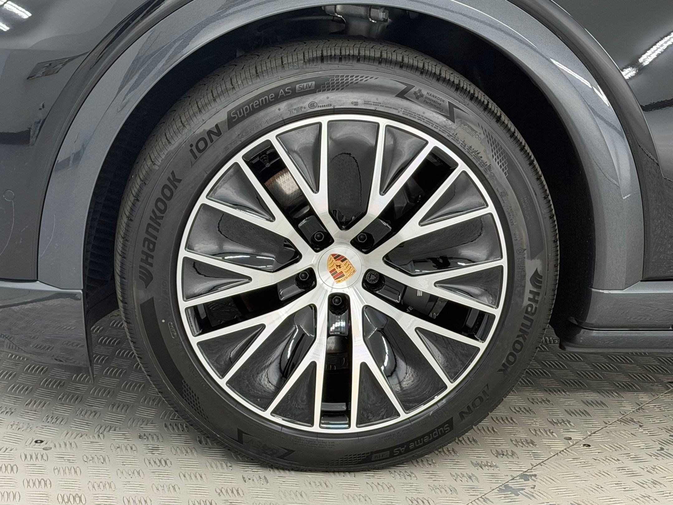 New 2026 Porsche Cayenne Electric AWD/4WD image 13