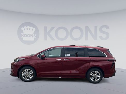 New 2026 Toyota Sienna XLE AWD/4WD image 2