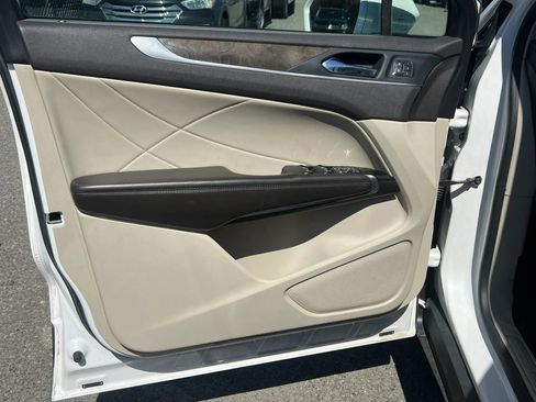 Used 2019 Lincoln MKC Reserve w/ MKC Climate Package AWD/4WD image 12