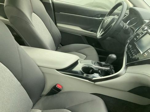 Used 2018 Toyota Camry L image 4